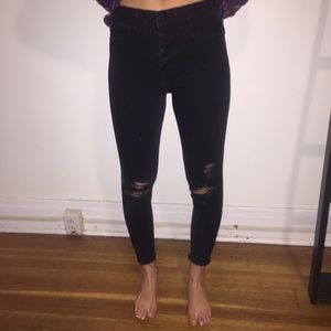 Black distressed skinny jeans